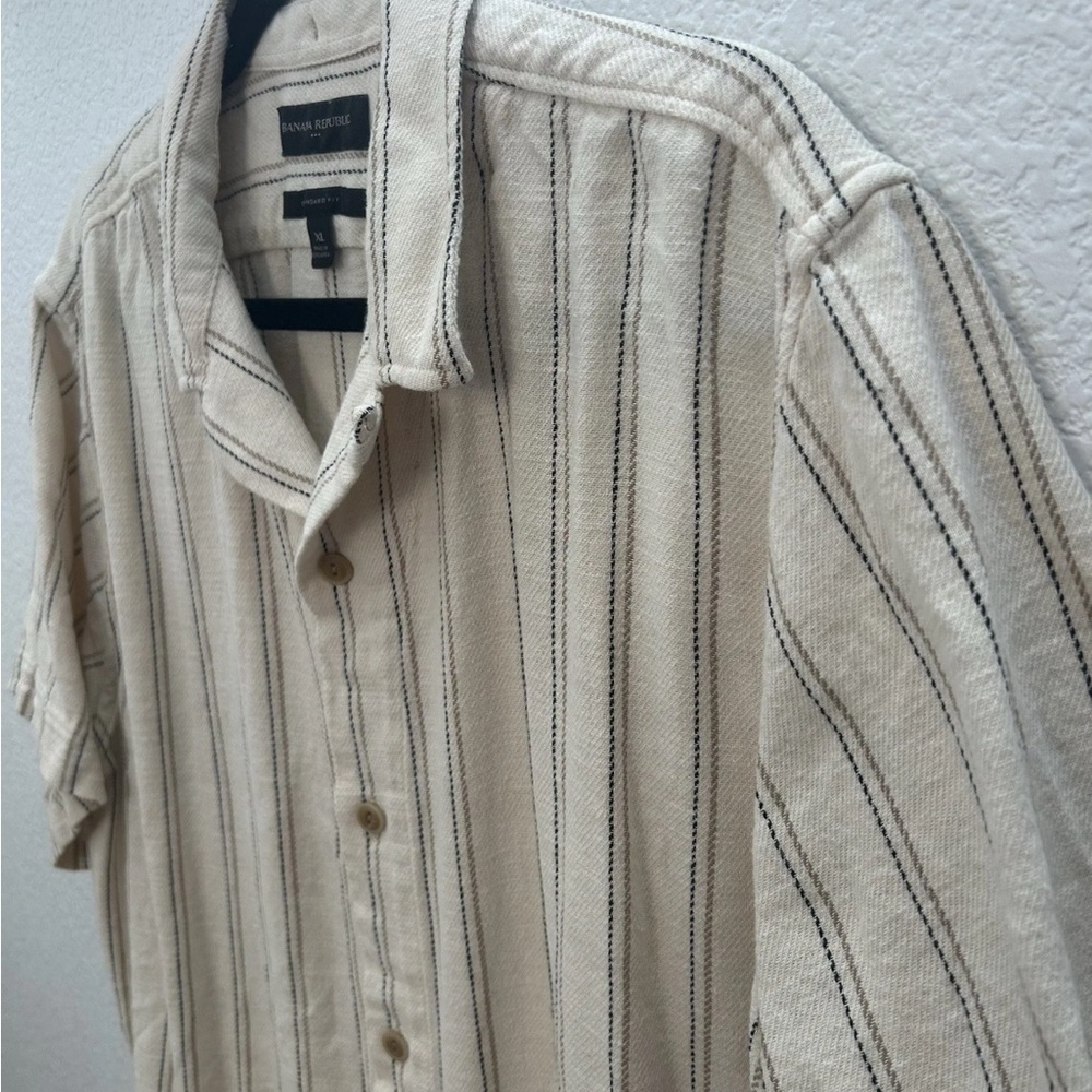Banana Republic Short Sleeve Resort Wear Lightweight Button Down Shirt - Picture 5 of 15